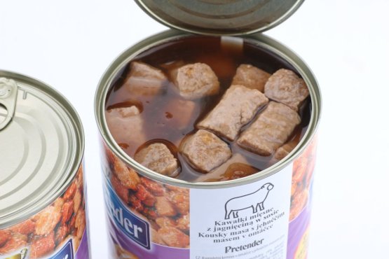 JEHNĚČÍ KOSTKY VE VLASTNÍ ŠŤÁVĚ 1250 g - Konzerva pro psy Pretender - Počet ks: 6 ks