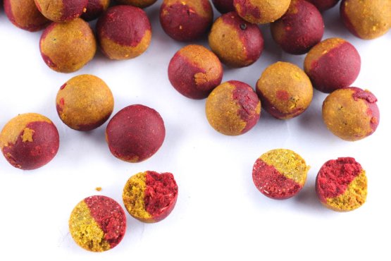 Boilies Duplex - PIKANTNÍ JAHODA / KUKUŘICE - Ø 20 mm - Vyberte balení: 1 kg