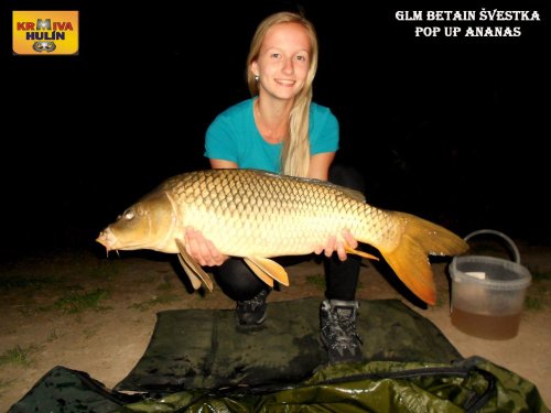 Boilies GLM betain se Švestkou, pop up Ananas, svazová voda