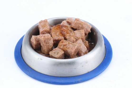 JEHNĚČÍ KOSTKY VE VLASTNÍ ŠŤÁVĚ 1250 g - Konzerva pro psy Pretender - Počet ks: 6 ks