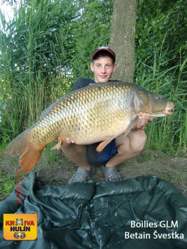 Boilies GLM betain se Švestkou, svazová voda 