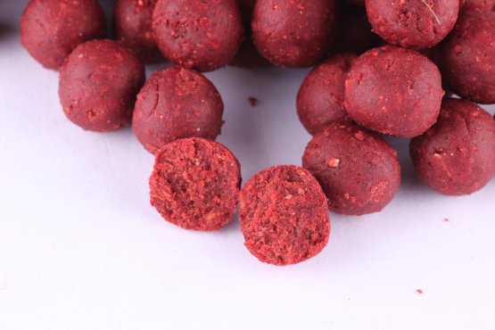 Boilies - PIKANTNÍ JAHODA - S černým pepřem - Ø 20 mm - Vyberte balení: 10 kg