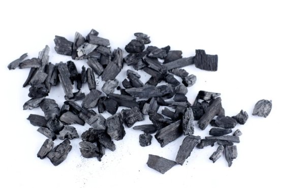 BIOCHAR AKTIVNÍ UHLÍ - Kusové Černé uhlí - pro koně (Vyrobeno v ČR, BAUK-1) | Krmiva Hulín