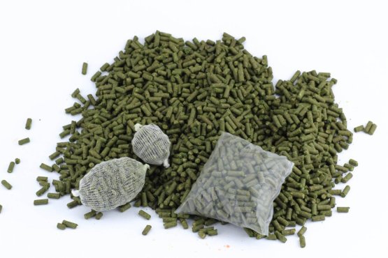 Granule Mini - Amur speciál - přezrálé ovoce - Ø 4 mm (Krmiva Hulín, GMAS-1) | Krmiva Hulín