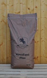 NovaEqui Plus - Bohatá směs vlákniny pro všechny typy koní / hnědá 20 kg
