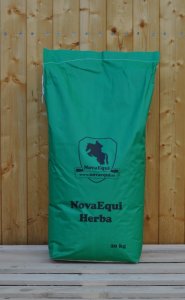 NovaEqui Herba - Müsli s bylinnou zmesou pre všetky kone / zelená 20kg (NovaEqui, NEHE20-1) | Krmiva Hulín