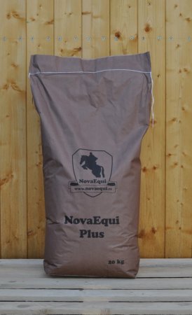 NovaEqui Plus - Bohatá směs vlákniny pro všechny typy koní / hnědá 20 kg (NovaEqui, NEPL20-1) | Krmiva Hulín