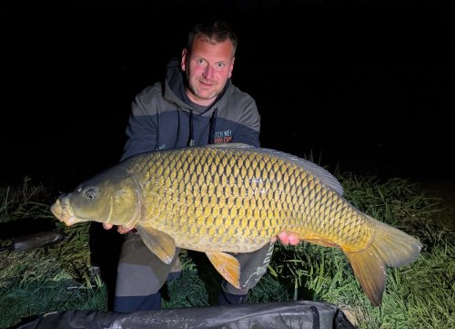 Boilies Calypso v boosteru a práškovém dipu